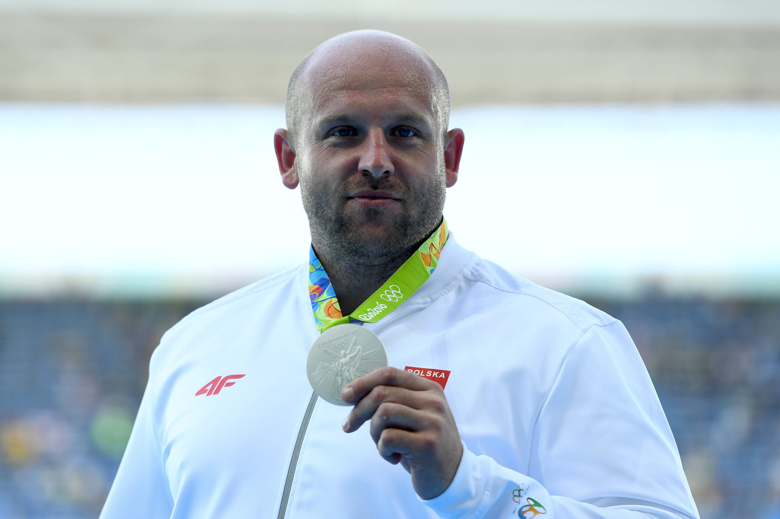 VĐV Olympic đấu giá huy chương bạc của mình để cứu bé trai 3 tuổi bị ung thư