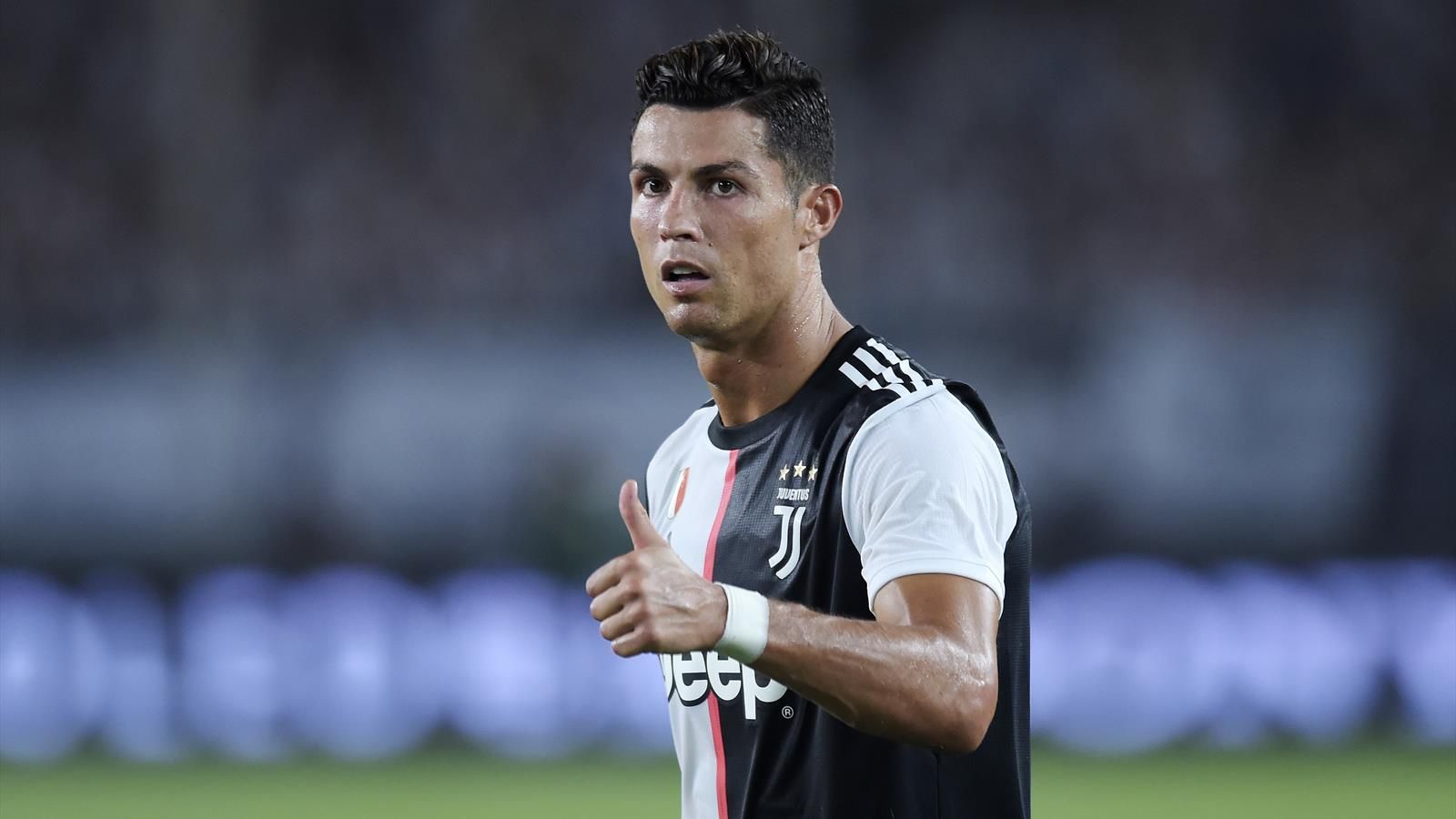 Cristiano Ronaldo tiết lộ sẽ không gia hạn tiếp hợp đồng với Juventus