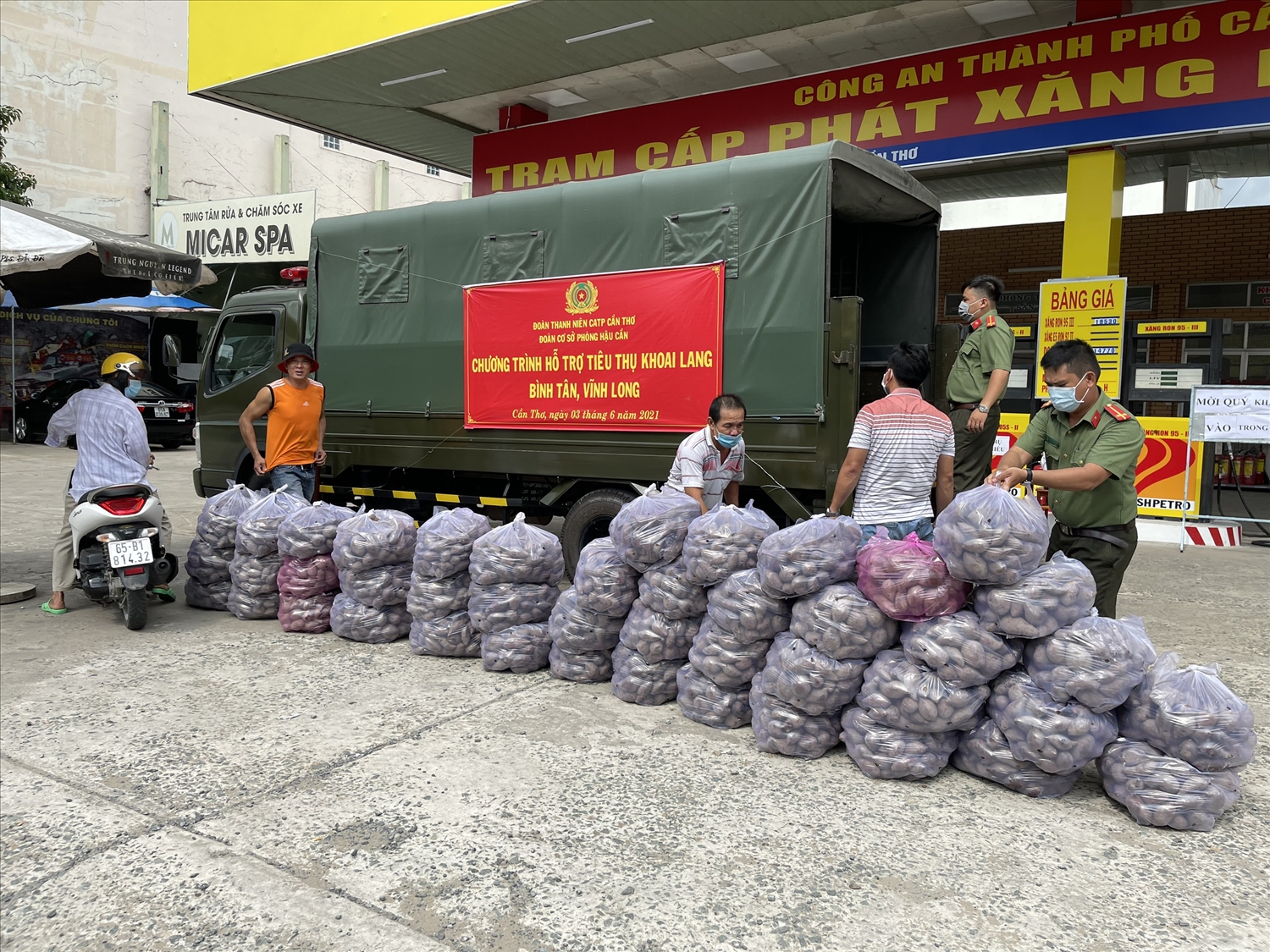 Người dân tương thân tương ái