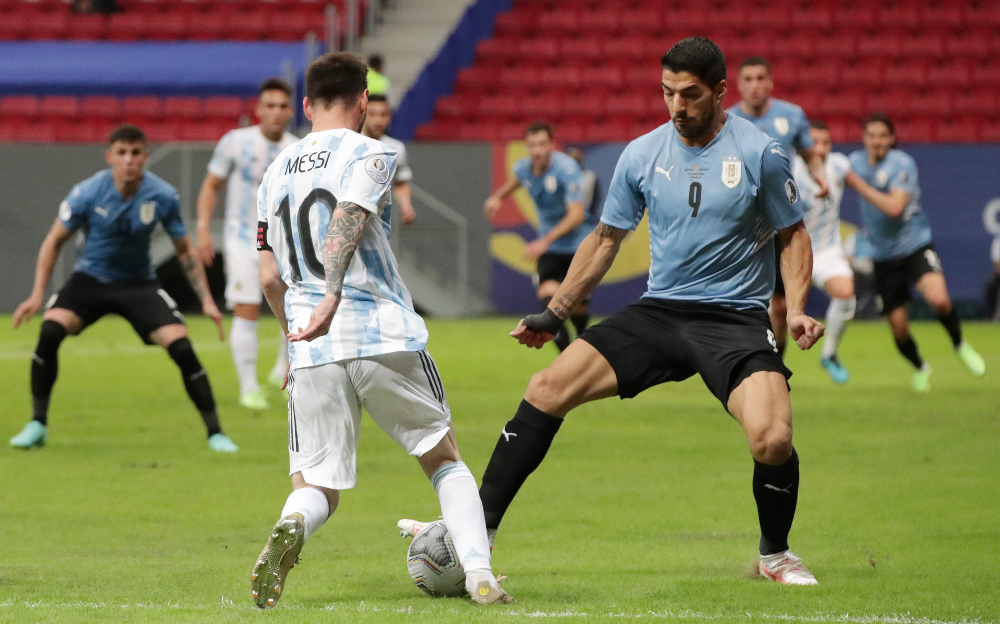 Messi giúp Argentina giữ ngôi đầu bảng A trong trận đấu với Bolivia