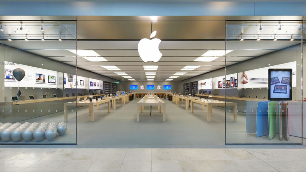 Người phụ nữ giận dữ, đập phá Apple Store ở Hong Kong